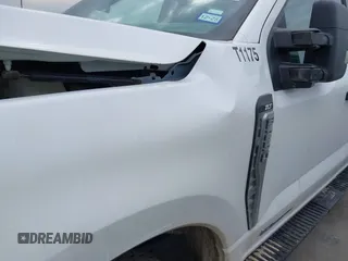 2024 Ford F-250 XL z VIN 1FT7W2BT5REC68882, wystawiony jako IAAI lot #42462526 z przebiegiem 59 686 mil mil oraz . Historia ofert i sprzedaży dostępna na DreamBid. Obrazek 21.