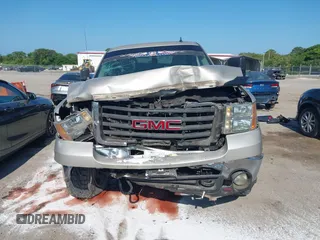 2007 GMC Sierra 2500HD SLT z VIN 1GTHK29667E565320, wystawiony jako IAAI lot #42128165 z przebiegiem 210 268 mil mil oraz . Historia ofert i sprzedaży dostępna na DreamBid. Obrazek 13.