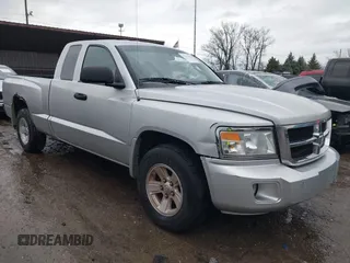 2008 Dodge Dakota SLT with VIN 1D7HW42KX8S560105, listed as a IAAI auction lot 41192410 with 99,097 mi miles and . Bid and sale history available at carsss.com. Image 1.