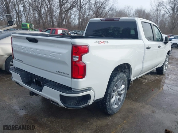 2020 Chevrolet Silverado 1500 Custom with VIN 3GCUYBEF8LG215676, listed as a IAAI auction lot 41572035 with 146,540 mi miles. Bid and sale history available at carsss.com. Image 4.