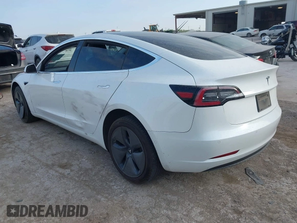 2020 Tesla Model 3 Standard Range Plus z VIN 5YJ3E1EA1LF660611, wystawiony jako IAAI lot #41856495 z przebiegiem 141 086 mil mil oraz . Historia ofert i sprzedaży dostępna na DreamBid. Obrazek 3.