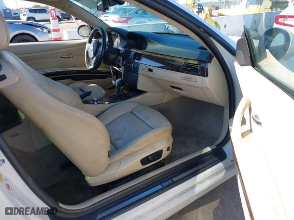 2009 BMW 3 Series 328i with VIN WBAWB33539P136914, listed as a IAAI auction lot 41424408 with 176,748 mi miles. Bid and sale history available at carsss.com. Image 5.