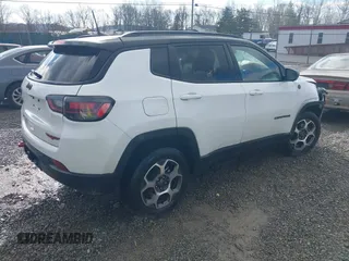 2022 Jeep Compass Trailhawk z VIN 3C4NJDDB7NT226018, wystawiony jako IAAI lot #40929794 z przebiegiem 25 702 mil mil oraz . Historia ofert i sprzedaży dostępna na DreamBid. Obrazek 4.