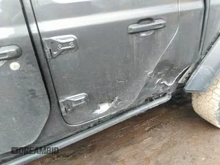 2021 Jeep Gladiator Sport S z VIN 1C6HJTAG3ML597041, wystawiony jako IAAI lot #41714640 z przebiegiem 46 402 mil mil oraz . Historia ofert i sprzedaży dostępna na DreamBid. Obrazek 6.