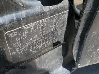 2006 Kia Optima LX z VIN KNAGD126865452524, wystawiony jako Copart lot #59813015 z przebiegiem 130 090 mil mil oraz Szkoda całkowita • Salvage title. Historia ofert i sprzedaży dostępna na DreamBid. Obrazek 12.