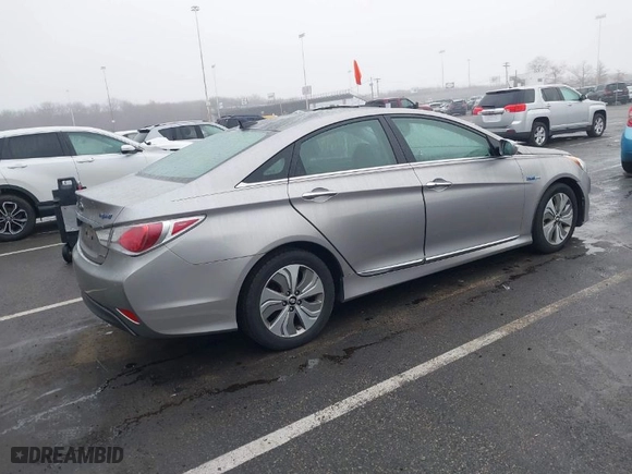 2013 Hyundai Sonata Hybrid Limited with VIN KMHEC4A4XDA050373, listed as a IAAI auction lot 41846776 with 183,863 mi miles. Bid and sale history available at carsss.com. Image 4.