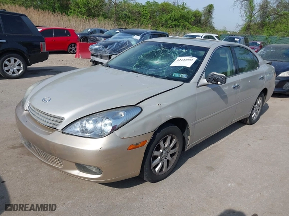 2002 Lexus ES 300 with VIN JTHBF30G525020352, listed as a IAAI auction lot 42122003 with 230,774 mi miles. Bid and sale history available at carsss.com. Image 2.