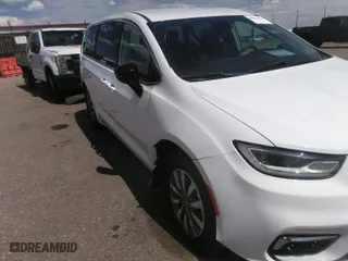 2024 Chrysler Pacifica Hybrid Select with VIN 2C4RC1S70RR103985, listed as a IAAI auction lot 42052371 with 46,908 mi miles. Bid and sale history available at carsss.com. Image 6.