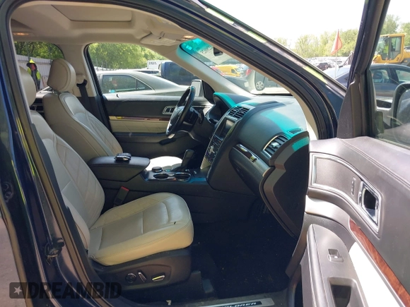 2016 Ford Explorer Platinum z VIN 1FM5K8HT5GGC71419, wystawiony jako IAAI lot #42280625 z przebiegiem 94 552 mil mil oraz . Historia ofert i sprzedaży dostępna na DreamBid. Obrazek 5.