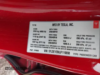 2018 Tesla Model 3 Long Range Battery z VIN 5YJ3E1EB8JF119898, wystawiony jako IAAI lot #42297445 z przebiegiem 29 555 mil mil oraz . Historia ofert i sprzedaży dostępna na DreamBid. Obrazek 9.