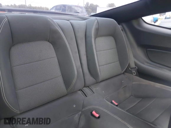 2016 Ford Mustang V6 z VIN 1FA6P8AM8G5251387, wystawiony jako IAAI lot #42231334 z przebiegiem 104 618 mil mil oraz . Historia ofert i sprzedaży dostępna na DreamBid. Obrazek 8.