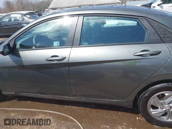 2025 Hyundai Elantra SE z VIN KMHLL4DG0SU855615, wystawiony jako IAAI lot #41887162 z przebiegiem 24 180 mil mil oraz . Historia ofert i sprzedaży dostępna na DreamBid. Obrazek 14.