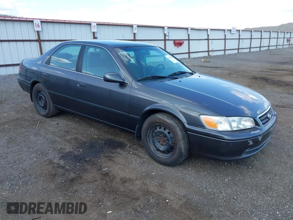 2000 Toyota Camry LE z VIN JT2BF22K4Y0236656, wystawiony jako IAAI lot #42476539 z przebiegiem 210 773 mil mil oraz . Historia ofert i sprzedaży dostępna na DreamBid. Obrazek 1.