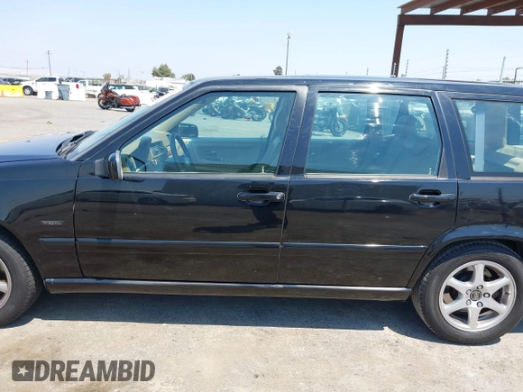 1998 Volvo V70 GLT with VIN YV1LW5676W2400102, listed as a IAAI auction lot 42654549 with 121,159 mi miles and . Bid and sale history available at DreamBid. Image 14.