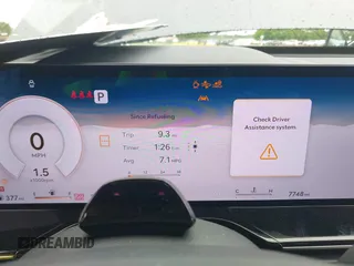 2025 Genesis GV80 Standard z VIN KMUHFESB7SU241172, wystawiony jako IAAI lot #42208893 z przebiegiem 7748 mil mil oraz . Historia ofert i sprzedaży dostępna na DreamBid. Obrazek 7.