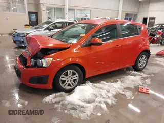 2012 Chevrolet Sonic LT z VIN 1G1JD6SB1C4230890, wystawiony jako IAAI lot #41265634 z przebiegiem 161 886 mil mil oraz . Historia ofert i sprzedaży dostępna na DreamBid. Obrazek 20.