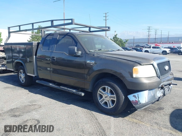 2008 Ford F-150 XL z VIN 1FTPX125X8KC77697, wystawiony jako IAAI lot #42328619 z przebiegiem 178 574 mil mil oraz . Historia ofert i sprzedaży dostępna na DreamBid. Obrazek 1.
