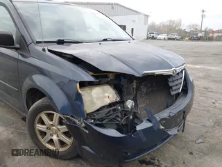 2008 Chrysler Town & Country LX with VIN 2A8HR44H28R114978, listed as a IAAI auction lot 41860775 with 179,828 mi miles. Bid and sale history available at carsss.com. Image 6.