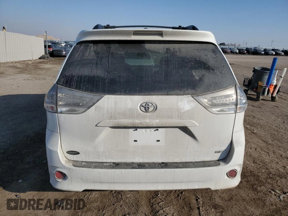 2013 Toyota Sienna SE z VIN 5TDXK3DC1DS353803, wystawiony jako Copart lot #47653545 z przebiegiem 139 032 mil mil oraz Szkoda całkowita • Salvage title. Historia ofert i sprzedaży dostępna na DreamBid. Obrazek 6.