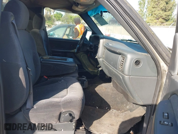2002 Chevrolet Silverado 1500 with VIN 1GCEC14V72Z217536, listed as a IAAI auction lot 42115147 with 391,133 mi miles and . Bid and sale history available at DreamBid. Image 5.