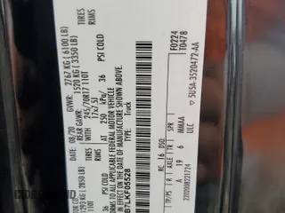 2020 Ford F-150 XL z VIN 1FTMF1CB7LKF05528, wystawiony jako Copart lot #55949135 z przebiegiem 60 646 mil mil oraz Szkoda całkowita • Salvage title. Historia ofert i sprzedaży dostępna na DreamBid. Obrazek 12.