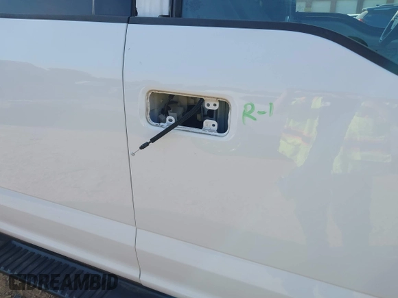 2019 Ford F-250 XL z VIN 1FT7W2BT4KEE35979, wystawiony jako IAAI lot #42140207 z przebiegiem 87 519 mil mil oraz . Historia ofert i sprzedaży dostępna na DreamBid. Obrazek 18.