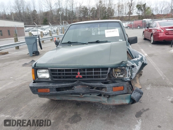 1992 Mitsubishi Mighty Max z VIN JA7FL24W5NP011633, wystawiony jako IAAI lot #41864873 z przebiegiem 301 895 mil mil oraz . Historia ofert i sprzedaży dostępna na DreamBid. Obrazek 12.