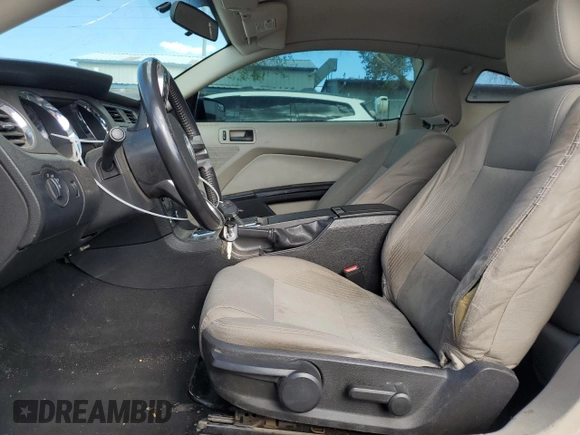 2010 Ford Mustang V6 with VIN 1ZVBP8AN8A5125021, listed as a Copart auction lot 55062725 with 163,880 mi miles and Salvage title. Bid and sale history available at DreamBid. Image 7.