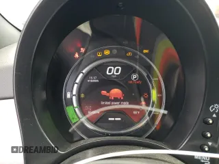 2018 FIAT 500e z VIN 3C3CFFGE2JT362534, wystawiony jako Copart lot #52815675 z przebiegiem 66 498 mil mil oraz Szkoda całkowita • Salvage title. Historia ofert i sprzedaży dostępna na DreamBid. Obrazek 9.