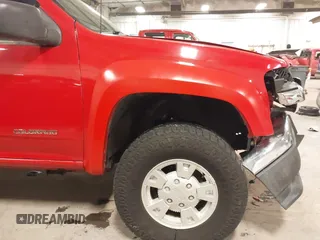 2004 Chevrolet Colorado LS Z71 with VIN 1GCDT196848217020, listed as a IAAI auction lot 41353113 with 179,195 mi miles. Bid and sale history available at carsss.com. Image 6.