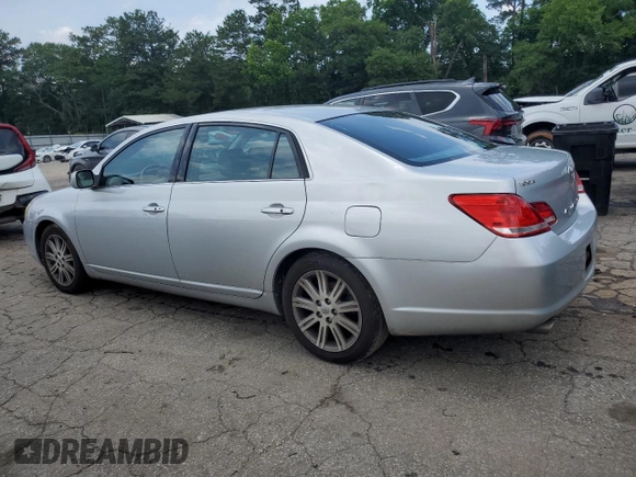 2007 Toyota Avalon XL z VIN 4T1BK36B47U186914, wystawiony jako Copart lot #60364125 z przebiegiem 239 293 mil mil oraz Czysty tytuł • Clean title. Historia ofert i sprzedaży dostępna na DreamBid. Obrazek 2.