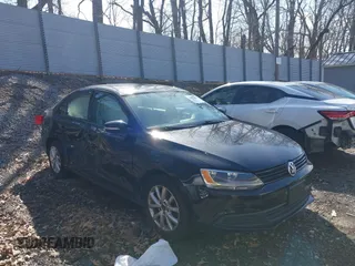 2011 Volkswagen Jetta Sedan SE w/Convenience & Sunroof PZEV with VIN 3VWDZ7AJ6BM040569, listed as a IAAI auction lot 41872654 with 176,846 mi miles. Bid and sale history available at carsss.com. Image 1.
