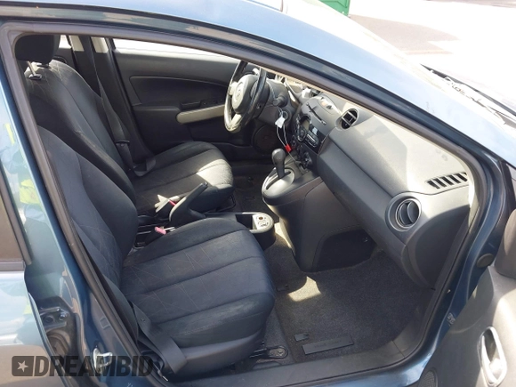 2014 Mazda 2 Sport with VIN JM1DE1KY0E0181555, listed as a IAAI auction lot 41539841 with 121,918 mi miles and . Bid and sale history available at DreamBid. Image 5.