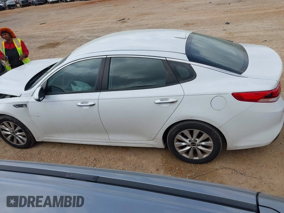 2017 Kia Optima LX z VIN 5XXGT4L39HG133028, wystawiony jako IAAI lot #41957226 z przebiegiem 92 366 mil mil oraz . Historia ofert i sprzedaży dostępna na DreamBid. Obrazek 14.