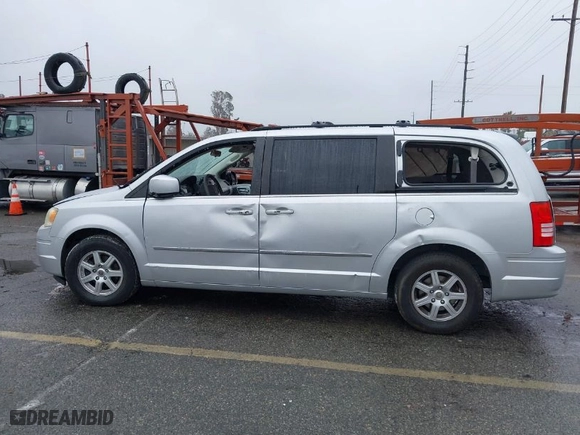 2010 Chrysler Town & Country Touring with VIN 2A4RR5D11AR213926, listed as a IAAI auction lot 41571794 with 175,840 mi miles. Bid and sale history available at carsss.com. Image 14.