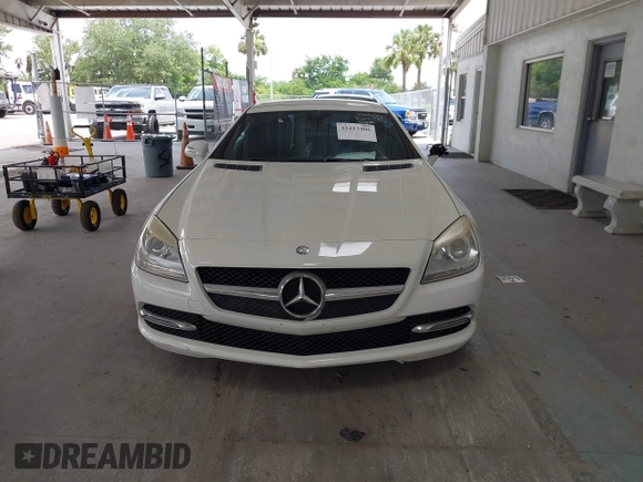 2013 Mercedes-Benz SLK 250 z VIN WDDPK4HA2DF058309, wystawiony jako IAAI lot #42417406 z przebiegiem 87 282 mil mil oraz . Historia ofert i sprzedaży dostępna na DreamBid. Obrazek 13.