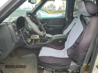 1998 GMC Jimmy SLE with VIN 1GKDT13W6W2566437, listed as a Copart auction lot 78158574 with 223,300 mi miles and Salvage Title. Bid and sale history available at carsss.com. Image 7.