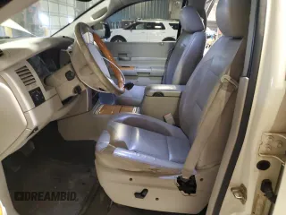 2007 Chrysler Aspen Limited z VIN 1A8HW58247F517239, wystawiony jako Copart lot #52882225 z przebiegiem 131 685 mil mil oraz Szkoda całkowita • Salvage title. Historia ofert i sprzedaży dostępna na DreamBid. Obrazek 7.