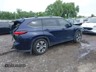 2022 Toyota Highlander XLE with VIN 5TDGZRBH6NS591080, listed as a IAAI auction lot 42271952 with 36,895 mi miles and . Bid and sale history available at DreamBid. Image 4.