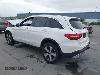 2019 Mercedes-Benz GLC 300 with VIN WDC0G4JB1KV136690, listed as a IAAI auction lot 42121407 with 42,542 mi miles and . Bid and sale history available at DreamBid. Image 3.