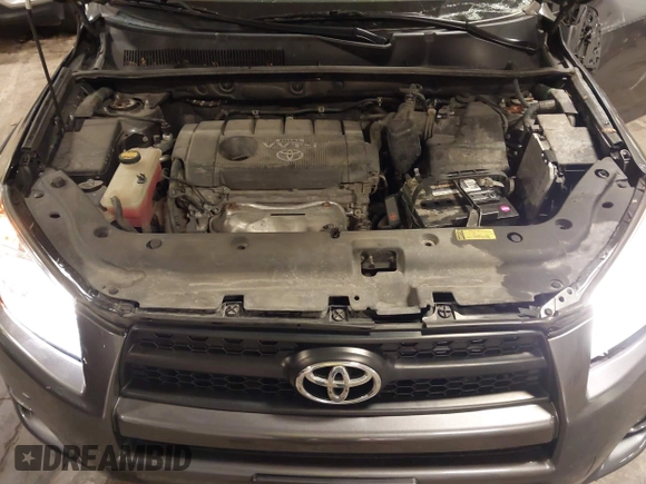 2011 Toyota RAV4 Sport z VIN 2T3RF4DV9BW093683, wystawiony jako IAAI lot #42548342 z przebiegiem 122 023 mil mil oraz . Historia ofert i sprzedaży dostępna na DreamBid. Obrazek 10.