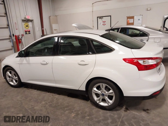 2014 Ford Focus SE with VIN 1FADP3F21EL200534, listed as a IAAI auction lot 41942026 with 61,414 mi miles. Bid and sale history available at carsss.com. Image 14.