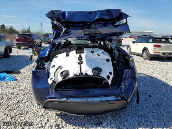 2024 Tesla Model Y with VIN 7SAYGDED4RA302987, listed as a Copart auction lot 81684034 with 0 mi miles and Salvage Title. Bid and sale history available at carsss.com. Image 6.