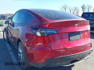 2024 Tesla Model Y Long Range with VIN 7SAYGDEE8RA259585, listed as a IAAI auction lot 41763296 with 29,606 mi miles. Bid and sale history available at carsss.com. Image 3.
