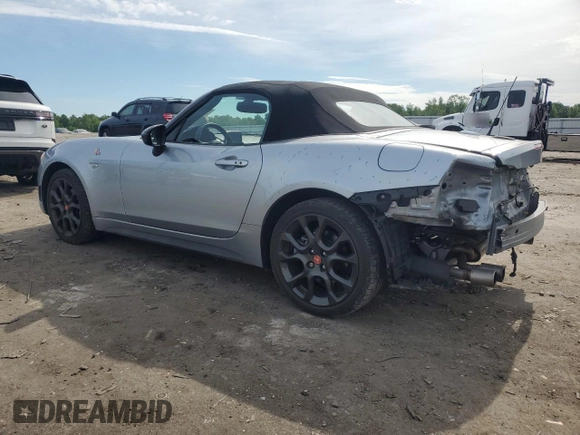 2020 FIAT 124 Spider Lusso z VIN JC1NFAEK3L0144390, wystawiony jako Copart lot #56587145 z przebiegiem 23 493 mil mil oraz Szkoda całkowita • Salvage title. Historia ofert i sprzedaży dostępna na DreamBid. Obrazek 2.