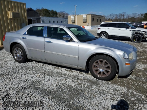 2005 Chrysler 300 with VIN 2C3JA43R55H664546, listed as a Copart auction lot 42572745 with 262,569 mi miles and Salvage Title. Bid and sale history available at carsss.com. Image 4.