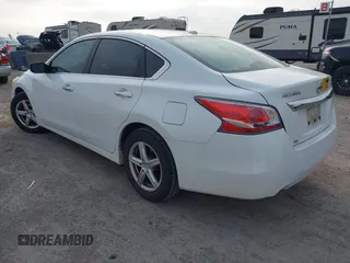 2015 Nissan Altima S with VIN 1N4AL3AP2FN331236, listed as a IAAI auction lot 41929242 with 100,439 mi miles and . Bid and sale history available at carsss.com. Image 3.