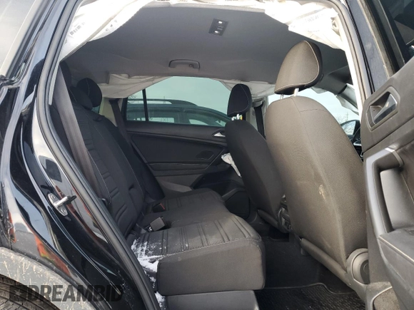 2022 Volkswagen Tiguan S z VIN 3VV0B7AX7NM133231, wystawiony jako Copart lot #85285634 z przebiegiem 92 138 mil mil oraz Czysty tytuł • Clean title. Historia ofert i sprzedaży dostępna na DreamBid. Obrazek 11.
