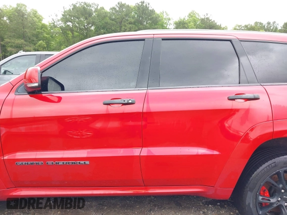 2017 Jeep Grand Cherokee SRT z VIN 1C4RJFDJXHC670370, wystawiony jako IAAI lot #41524965 z przebiegiem 87 276 mil mil oraz . Historia ofert i sprzedaży dostępna na DreamBid. Obrazek 15.