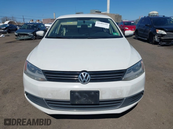 2013 Volkswagen Jetta Sedan SE with VIN 3VWDP7AJ6DM200247, listed as a IAAI auction lot 41989516 with 205,482 mi miles. Bid and sale history available at carsss.com. Image 12.